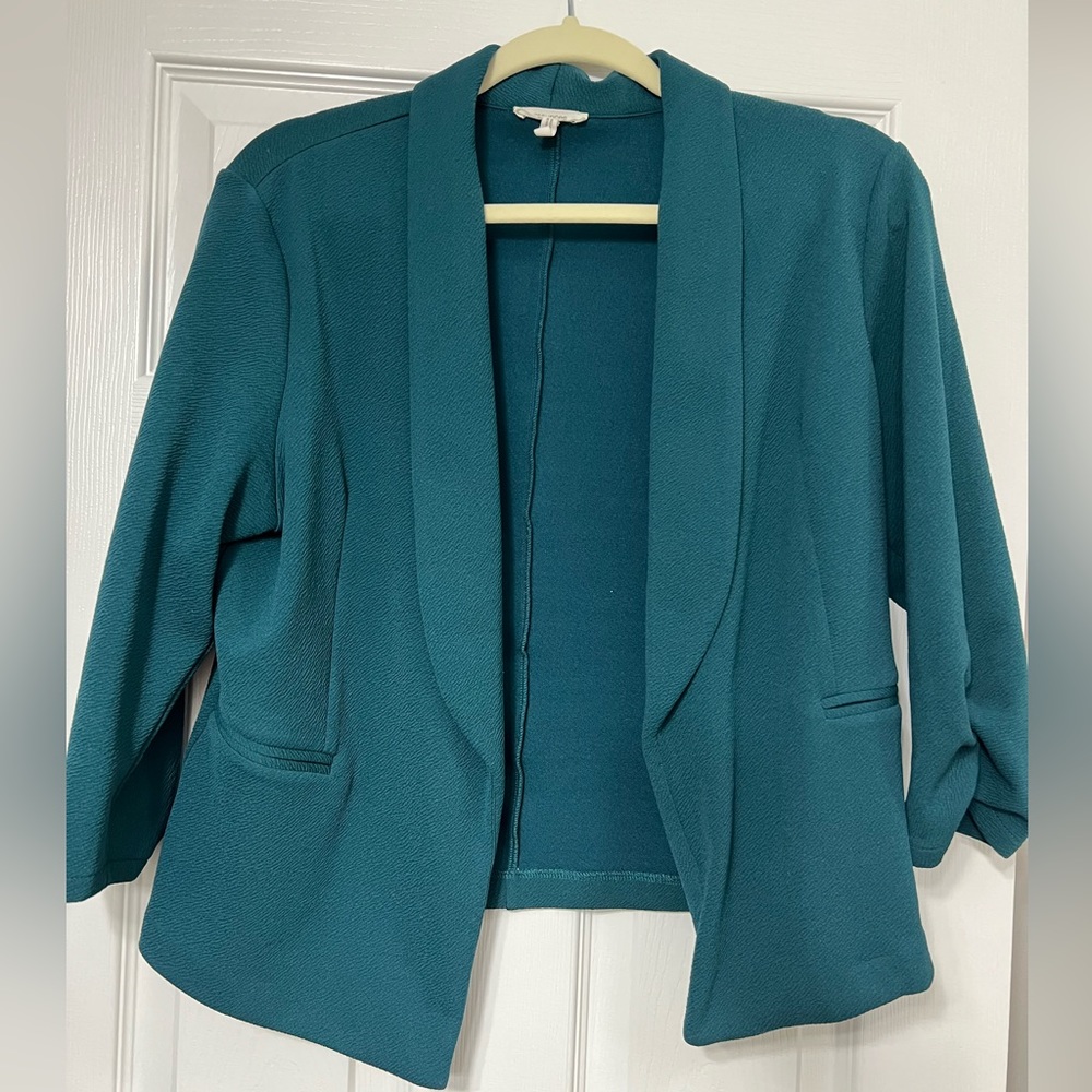 Maurices Blazer Open Front 3/4 Sleeves Size L. Cute ruched sleeve detail. Teal